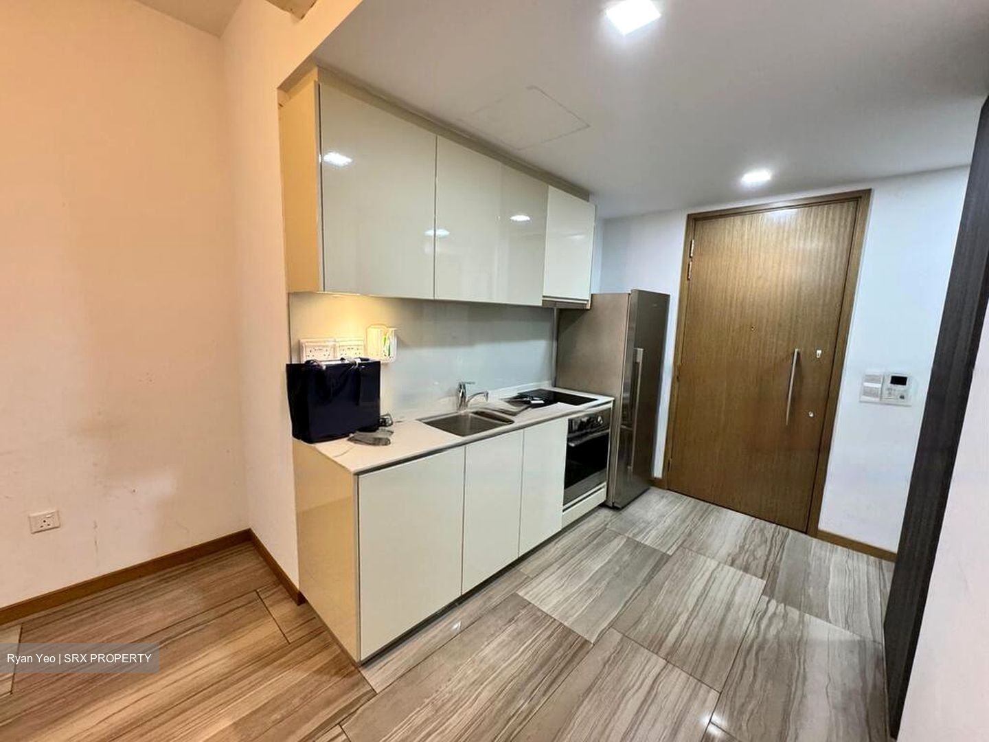 Lakeville (D22), Condominium #557243211